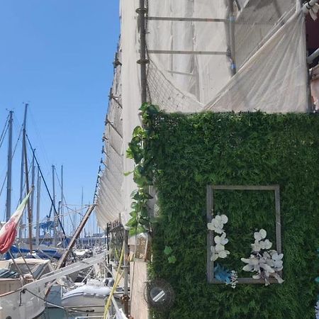 Joivy Exclusive Seaview Flat For 4, In Central Genoa Apartman Kültér fotó