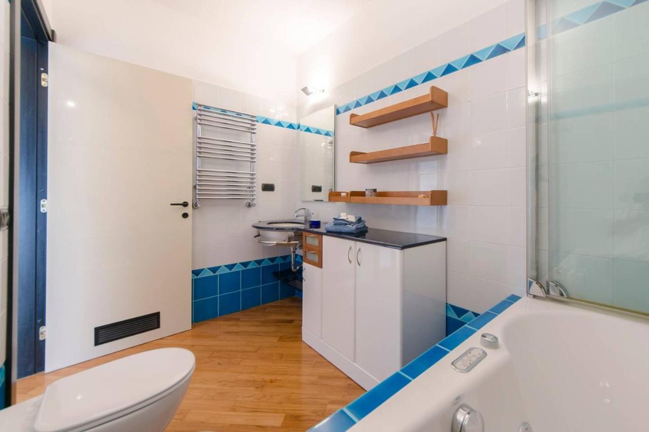 Joivy Exclusive Seaview Flat For 4, In Central Genoa Apartman Kültér fotó