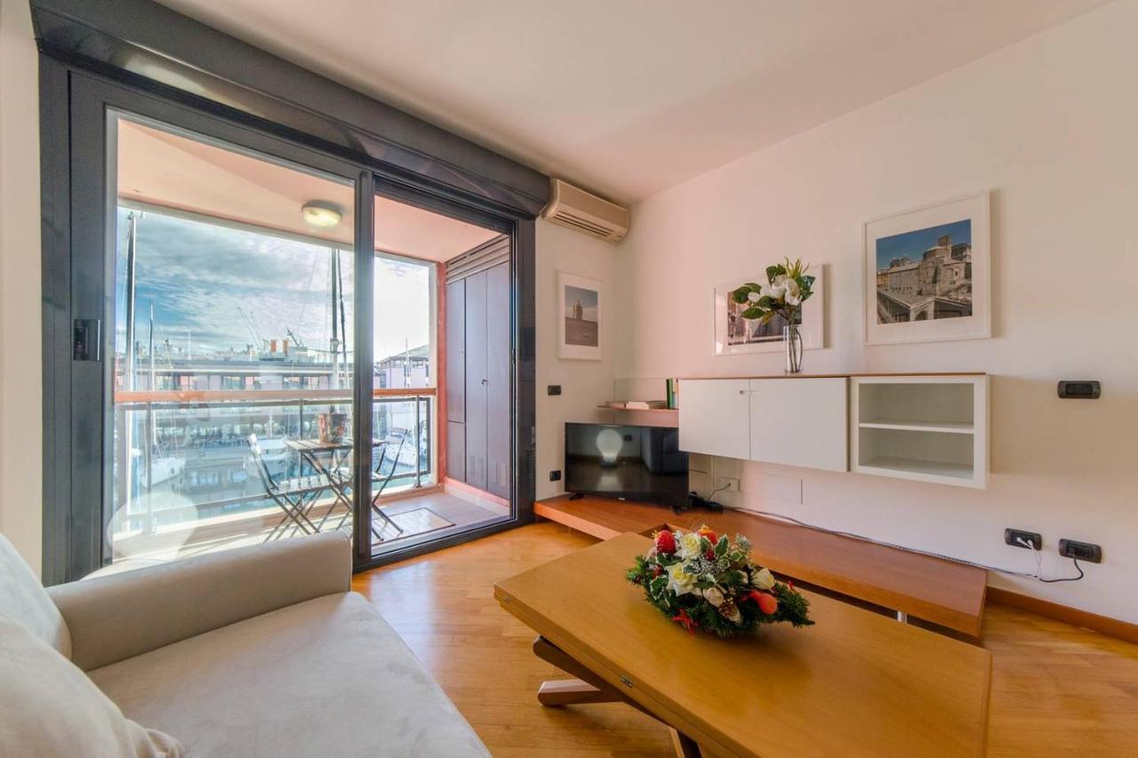 Joivy Exclusive Seaview Flat For 4, In Central Genoa Apartman Kültér fotó